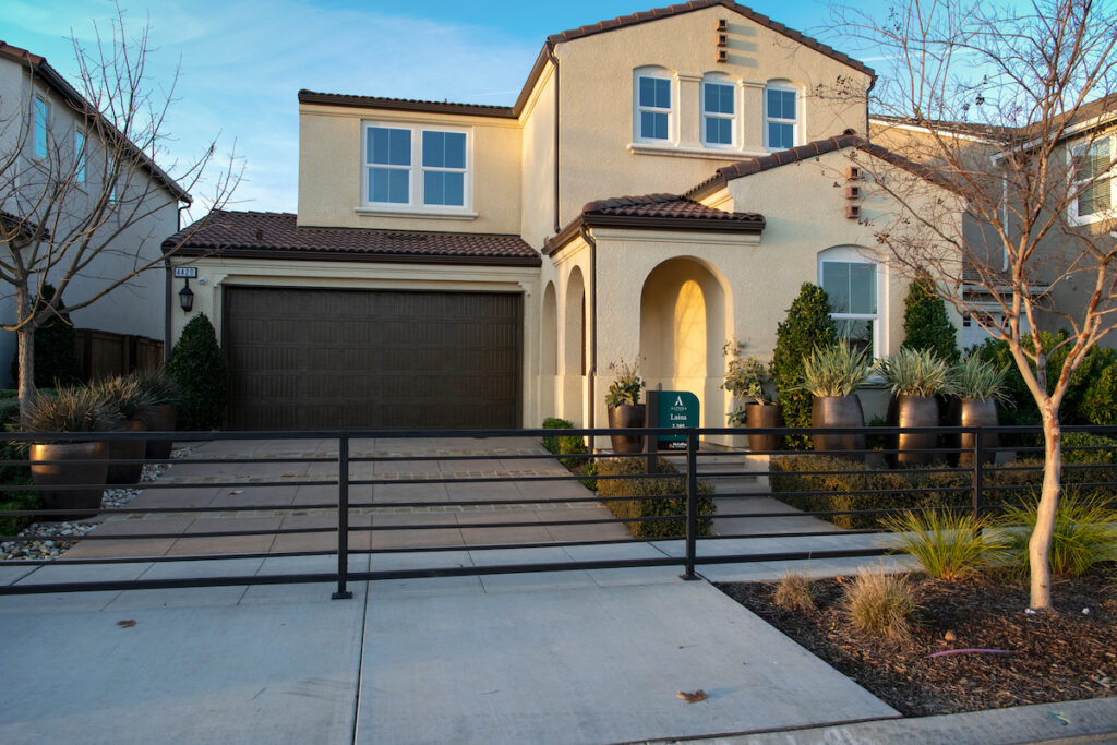 McCaffrey Homes Altura Tesoro Viejo_LAINA